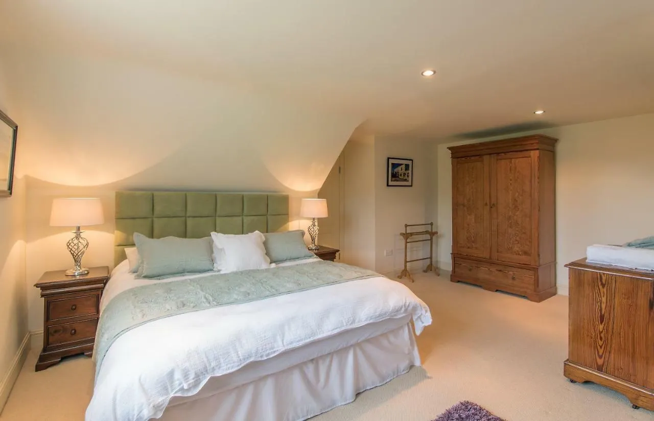 The Nook County Dublin Pension 0*,  Ierland